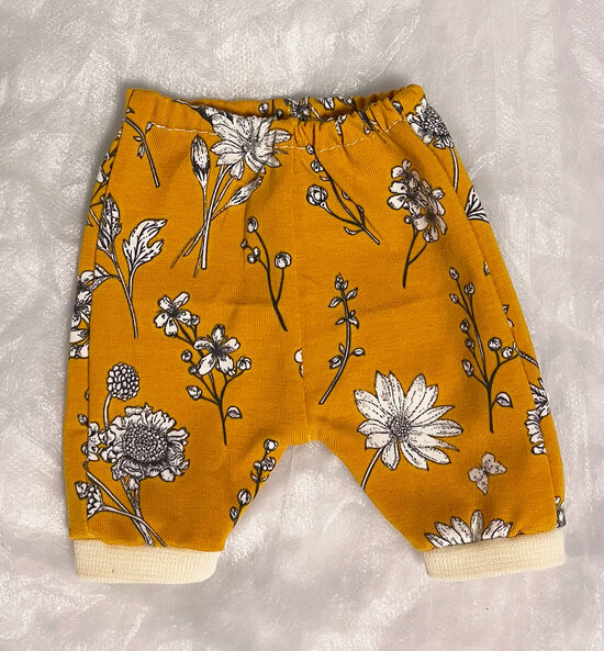 30 cm nukule kollased valgete lilledega püksid