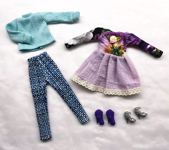 Lilla kleidiga komplekt Barbie-nukule