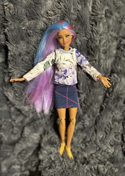 Liigenditega Barbie-nukk